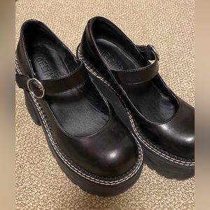 Dolls kill Mary Jane platforms size 7